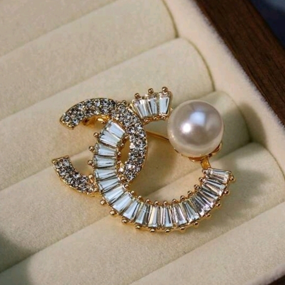 Chanel Style Brooch and Earrings - Picture 6 of 10